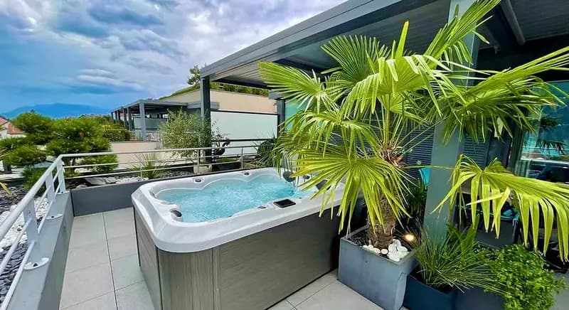 Rooftop hot tub with palm trees