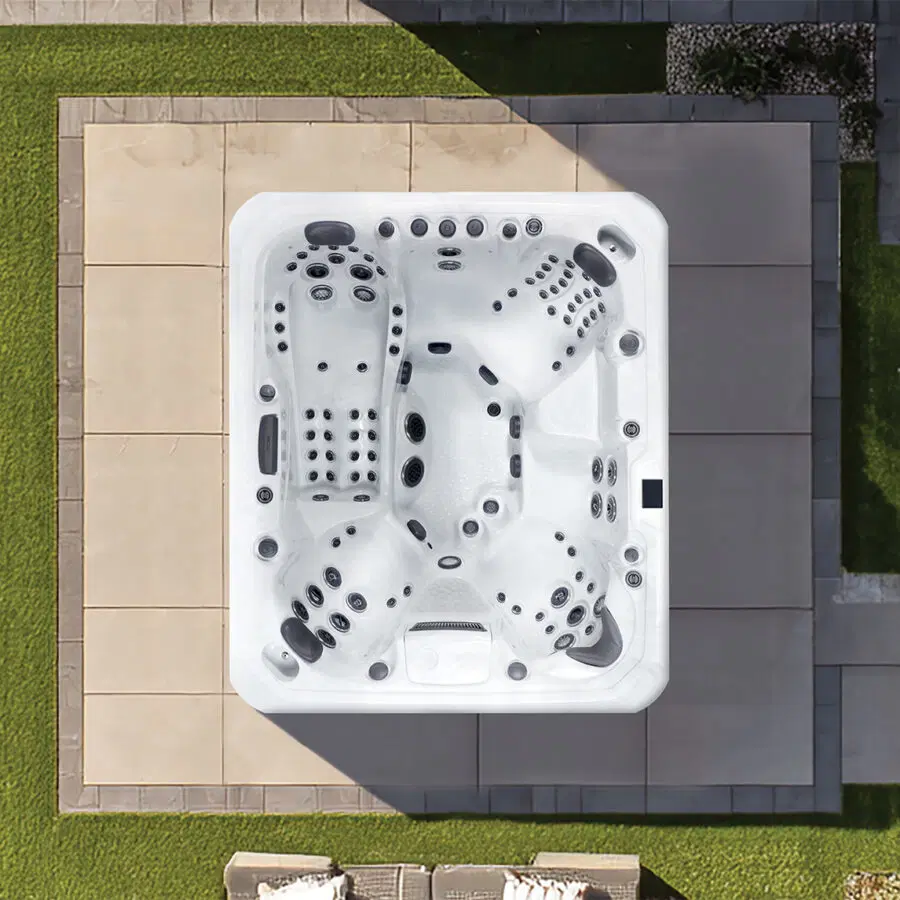 Maximus hot tub